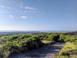 Ka'alu'alu road descending to the coast