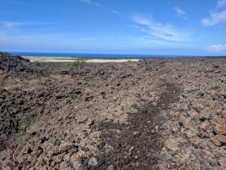 Kaheawai trail with cairn